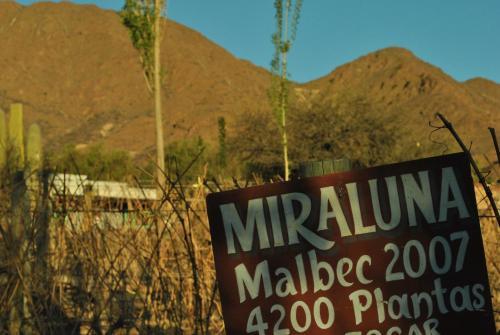 Hostal Miraluna Caba�as