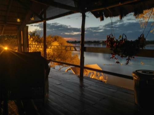 Posada Caprivi Houseboat Safari Lodge