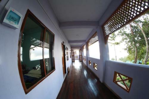 The Floral Breeze Hotel (mt. Victoria)