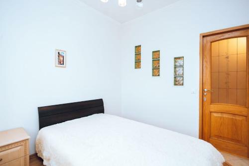 Three Bedroom Apartment Str. Lev Tolstoi 24/1