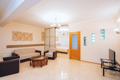 Three Bedroom Apartment Str. Lev Tolstoi 24/1