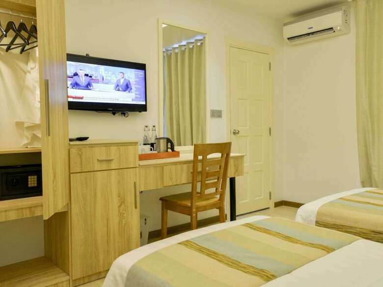 Hostal Coconut Tree Hulhuvilla Beach