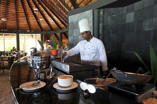 Hotel Komandoo Island Resort & Spa