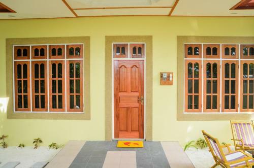 Hostal Whale Shark Inn