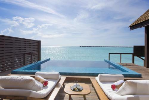 Hotel Hideaway Beach Resort & Spa