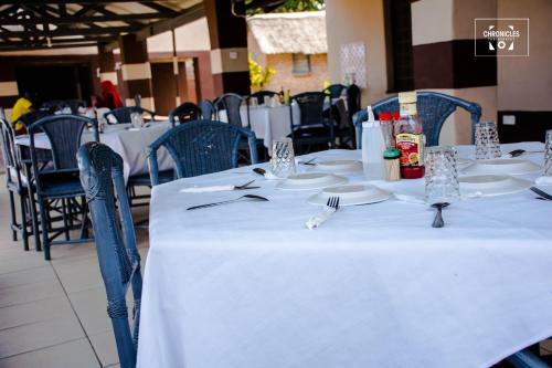 Hotel Mkunkhula Baobab Lodge
