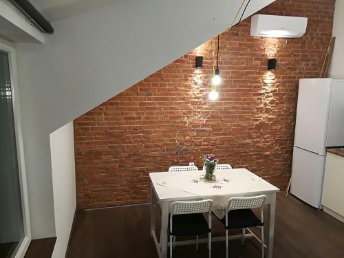 Rooftop Apartment Near Town Centre - Brand New