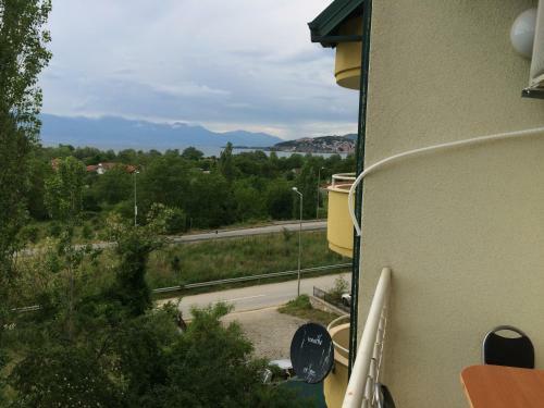Lake View Apartment