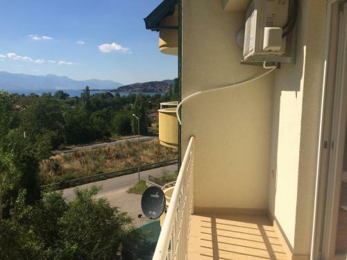 Lake View Apartment