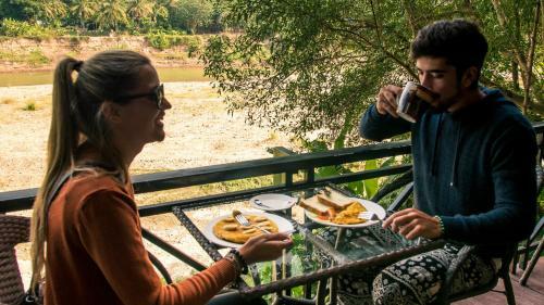 Chill Riverside Hostel & Cafe