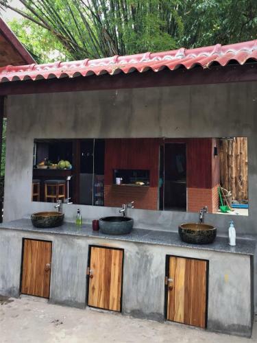Chill Riverside Hostel & Cafe