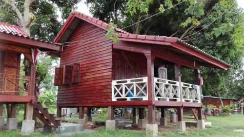 Albergue Don Som Riverside Guesthouse