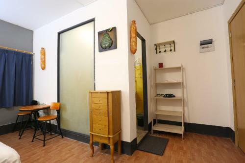1m Hotel