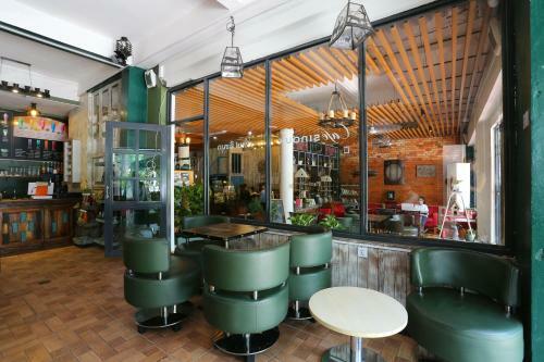 1m Hotel