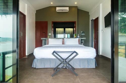 Hotel The Sanctuary Nam Ngum Beach Resort