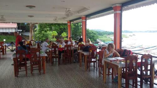 Houayxai Riverside Hotel (phonevichit Guesthouse)