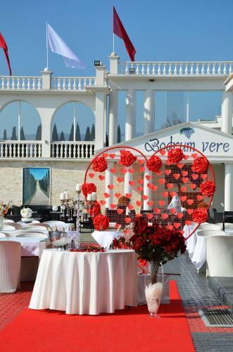Hotel Queen Vali Palace