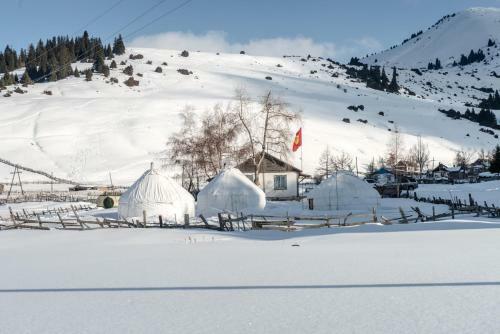 Albergue Jyrgalan Yurt Lodge