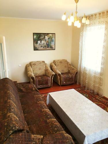 Apartment Mamytova 92