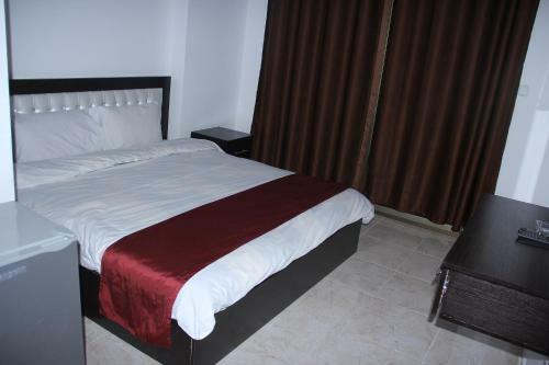 Weekend Hotel