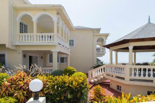 The Royal Kensington 5br Villa