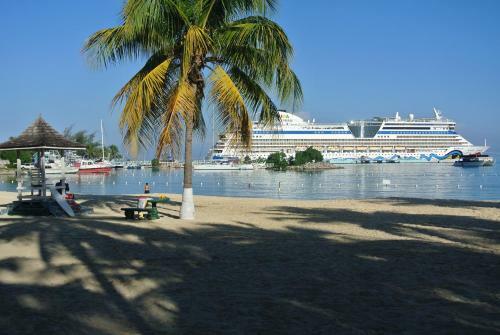 Apartamento Beach Two Bedroom Loft Suite E29