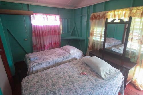 Sunshine Cottage@ Jah B's Beach Road Negril