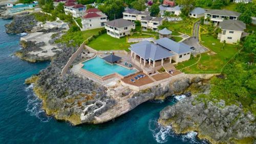 Hotel The Sov Resorts