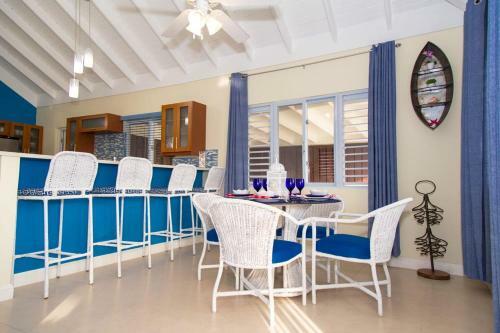 Sea Breeze Villa @ Coolshade