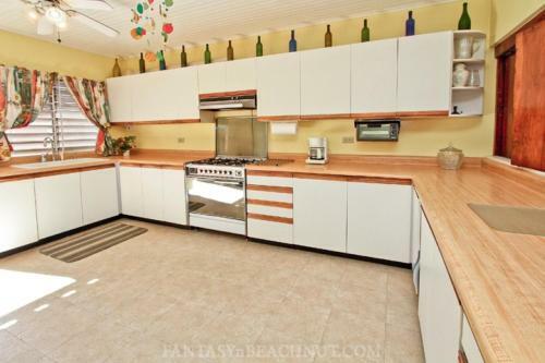 Fantasy & Beachnut Villas