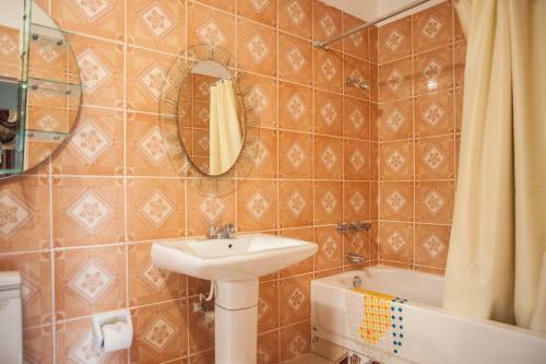 Hostal Queen Elizabeth House