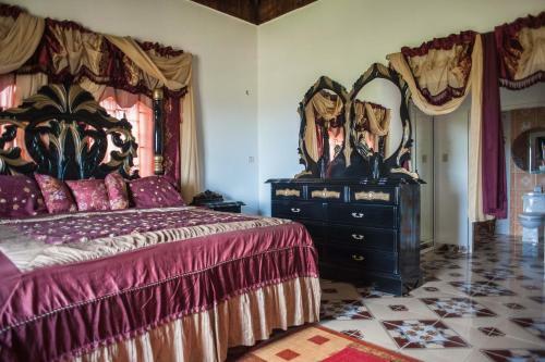 Hostal Queen Elizabeth House