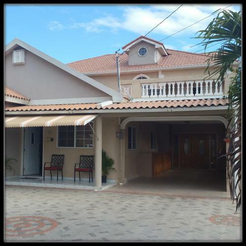 Hostal Caribbean Estate 3 Bedroom Suite