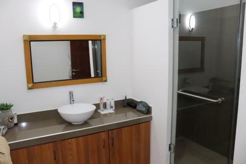 Mahina Luxury 2 Bedroom Apartment With Pool