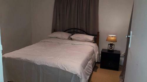 Apartamento The White Self Contained Cottage - Homestay