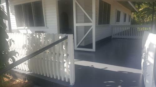 Apartamento The White Self Contained Cottage - Homestay
