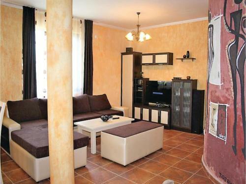Three-bedroom Holiday Home In Iskra Village