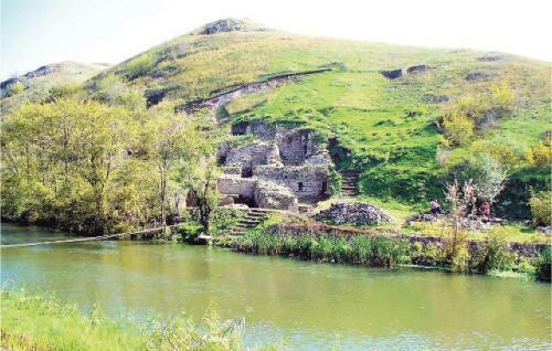 Three-bedroom Holiday Home In Iskra Village