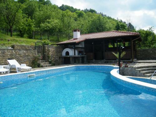 Family Hotel Chiflik Hills
