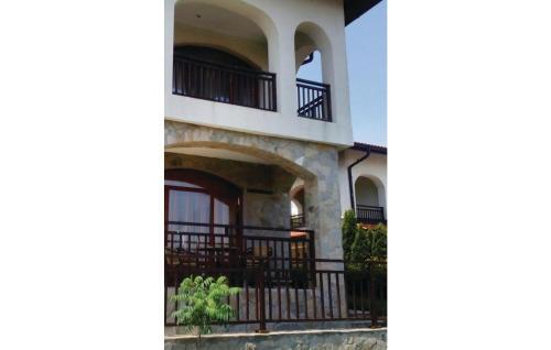 Three-bedroom Holiday Home In Kableshkovo