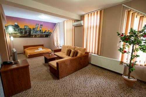 Bryasta Hotel & Restaurant