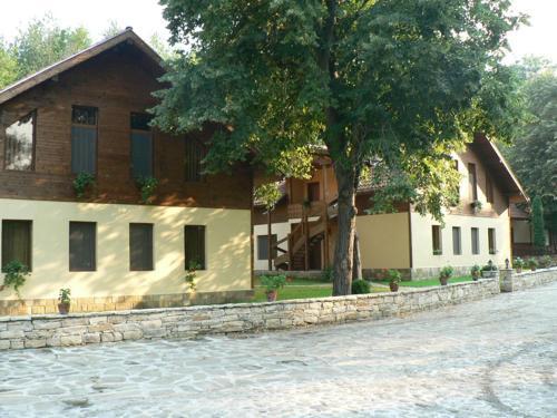 Bryasta Hotel & Restaurant