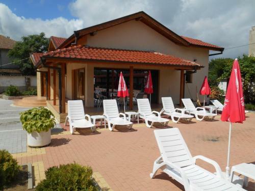 Hostal Complex Trakite