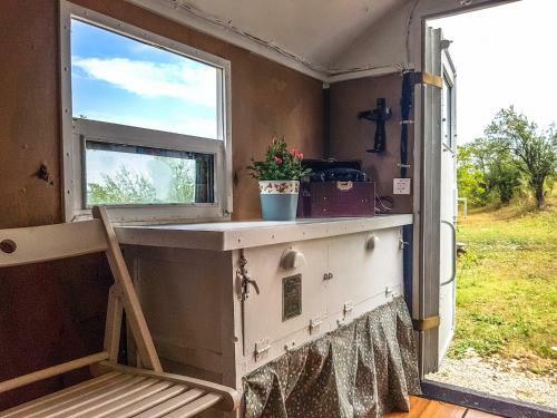 Bed & Breakfast Cob Camp
