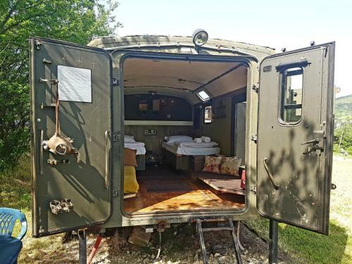 Bed & Breakfast Cob Camp