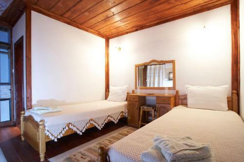 Hostal IV Guest House