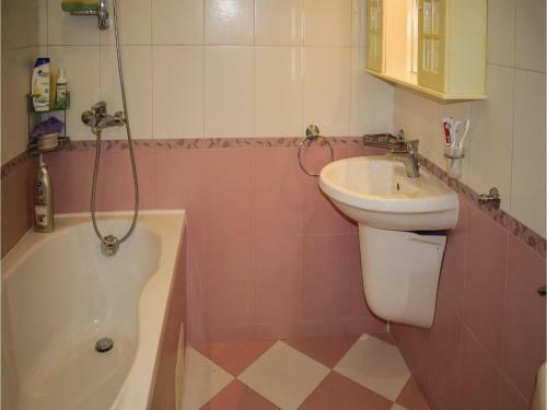 Two-bedroom Holiday Home In Senokos