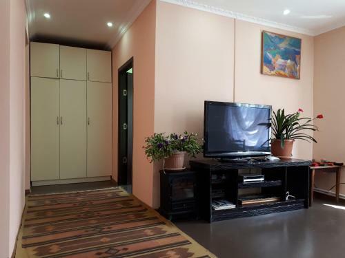 Hostal Tatev Emma B&B