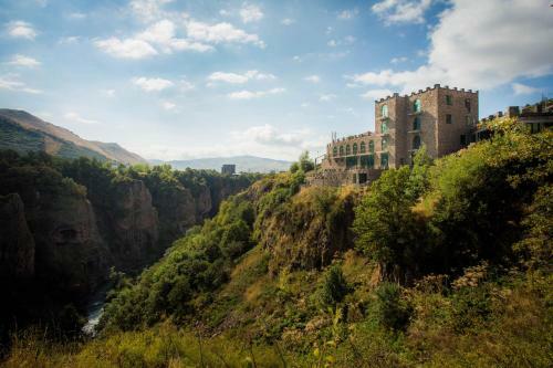 Nairi Hotel