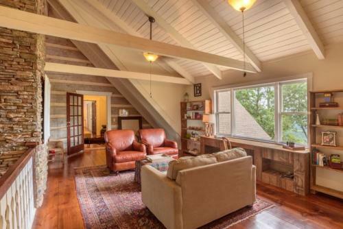 Dovetail Lodge Home